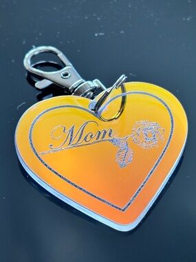 Heart-Shaped 'Mom' Keychain with rose irridesant
